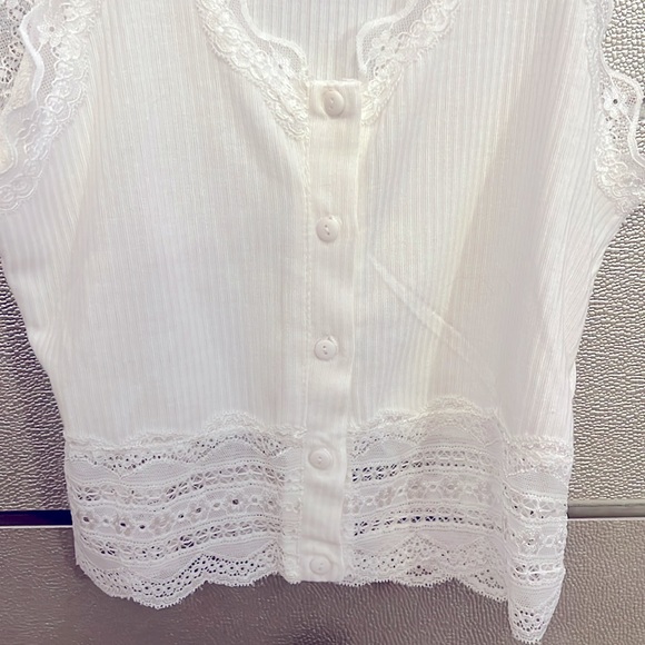 Caution To The Wind Crop Top - Picture 3 of 4